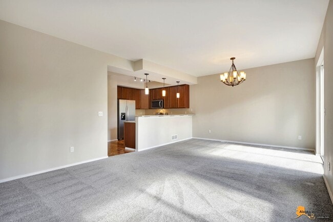 Building Photo - Beautiful 3-Bedroom Half Duplex in Eagle R...