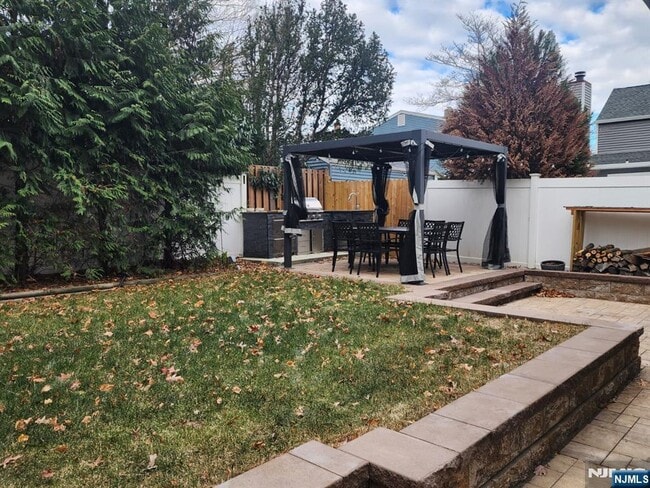 Building Photo - 31 Sherman Ave