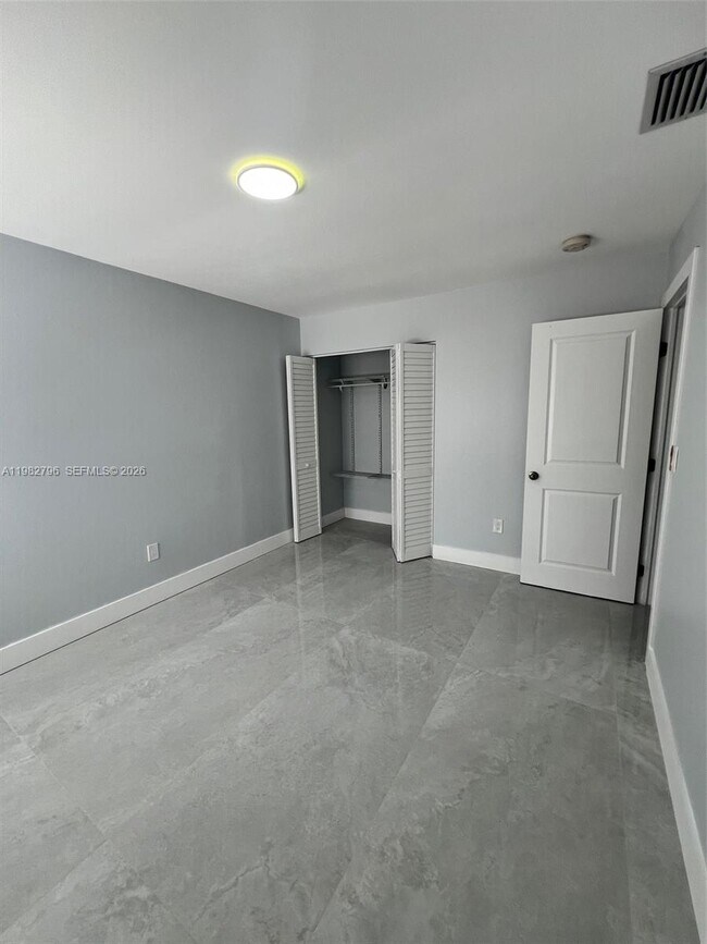 Building Photo - 13439 SW 8th Ln