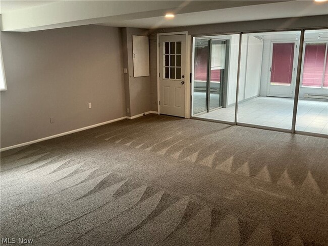 Building Photo - 3732 Maplecrest Rd
