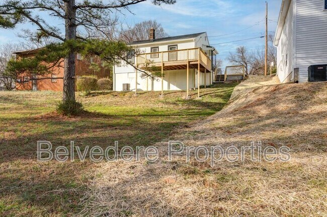 Building Photo - 709 Langford Ave