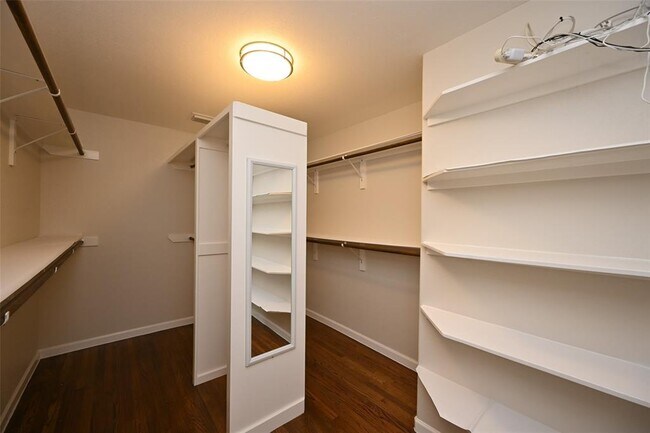Building Photo - 2127 Lamonte Ln