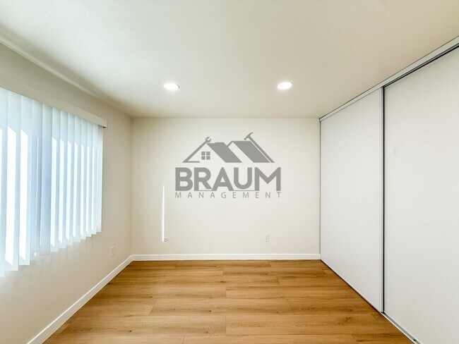 Building Photo - 5611 Fulcher Ave