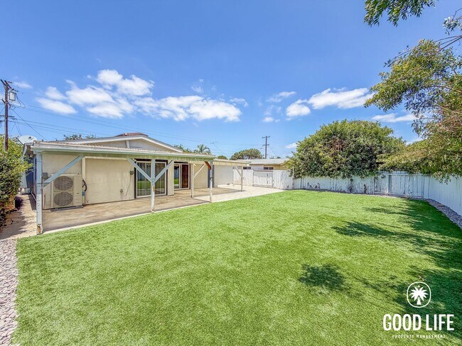 Building Photo - SD: Spacious 4BD/2BA Home in Clairemont with Large Turf Yard, Garage & In-Unit Laundry