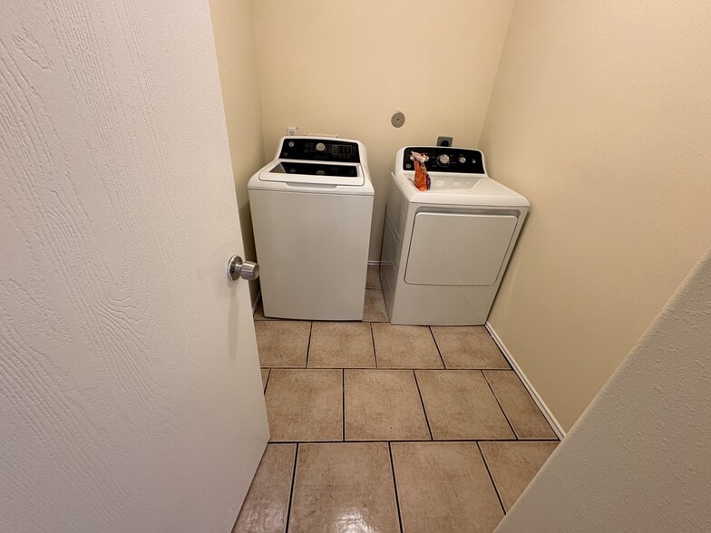 Laundry Room - 19338 Montclair Meadow Ln
