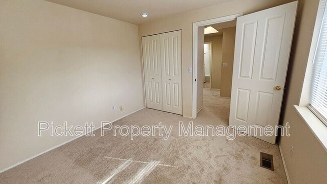 Building Photo - 6453 Grand Pine Loop NE