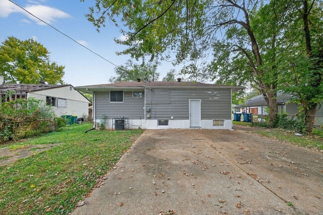 Building Photo - Section 8 Welcome