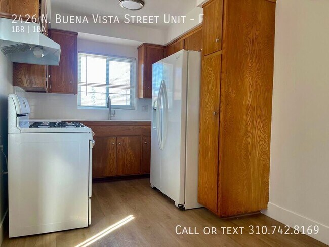 Building Photo - 2426 N Buena Vista St