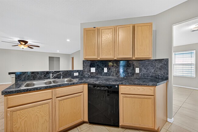 Building Photo - 3343 Apple Dale Dr