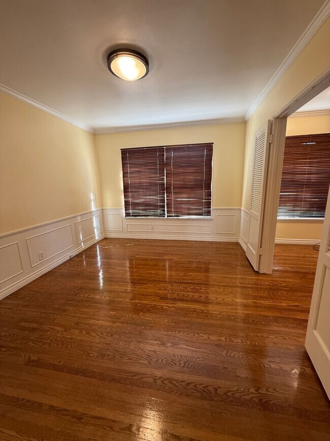 Building Photo - Adams Duplex -814/816 Rental Units