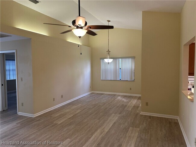 Building Photo - 2531 N Orangewood St