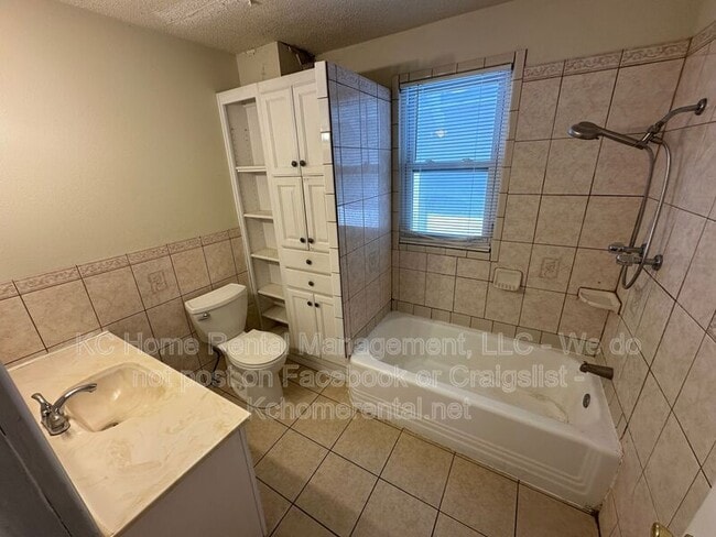 Building Photo - 5105 Walnut St