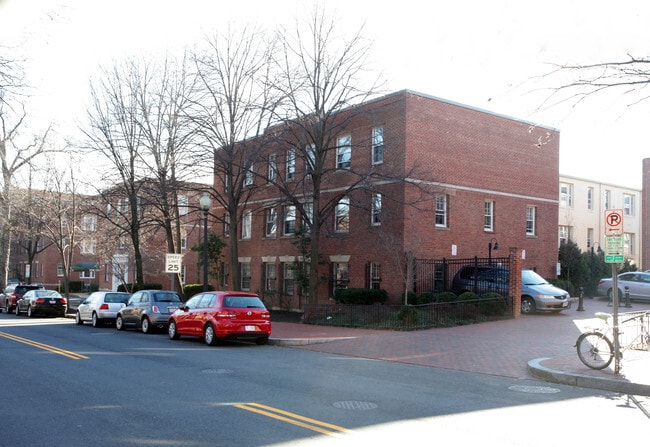 Building Photo - 2530 Q St NW