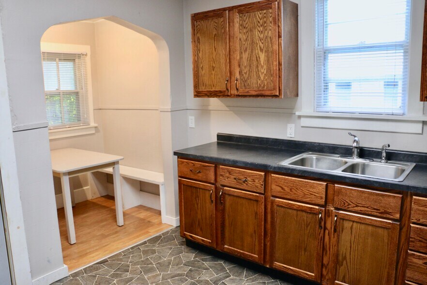 Kitchen (Main Level) - 429 Warren St