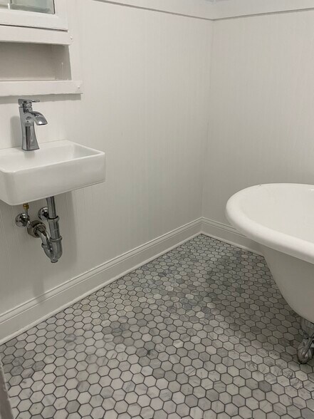 Newly rennovated Bathroom with Clawfoot Tub - 632 E Burleigh St