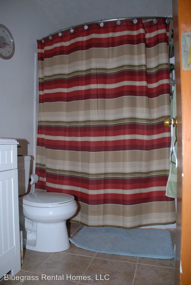 Building Photo - 2 br, 1 bath Apartment - 1348 Royalty Court