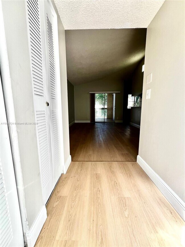 Building Photo - 9855 Westview Dr