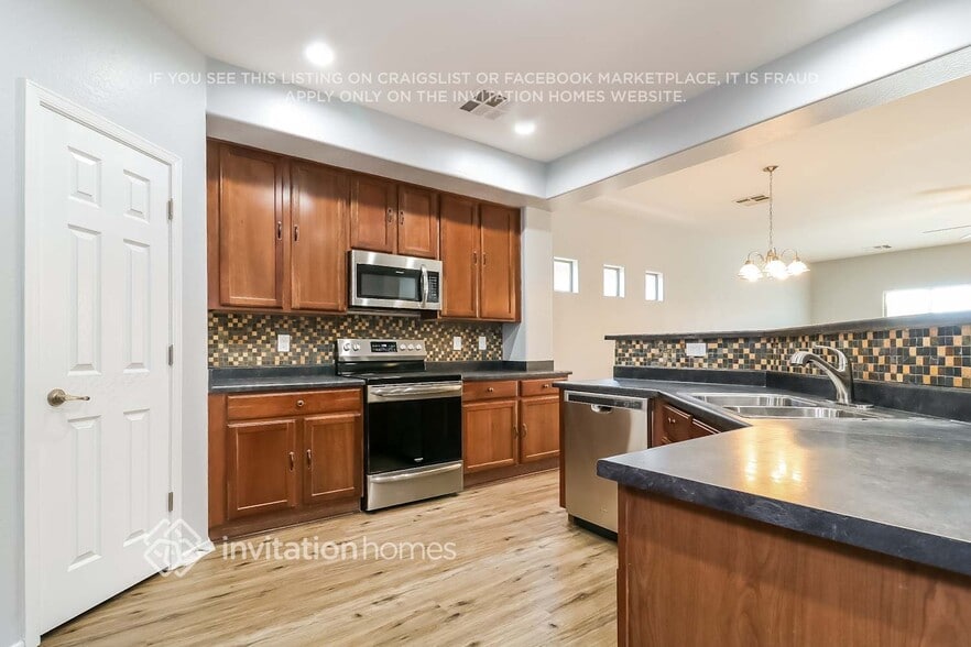 Building Photo - 10237 W Wier Ave