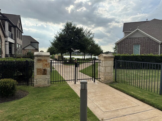 Building Photo - 18225 Crystal Knoll Dr