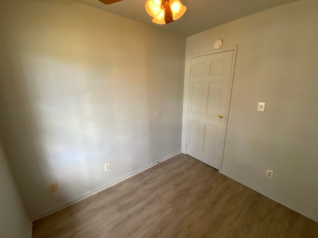 Building Photo - 1504 Edgewood Dr