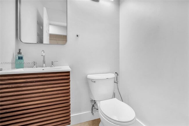 Building Photo - 16601 Sapphire Manor