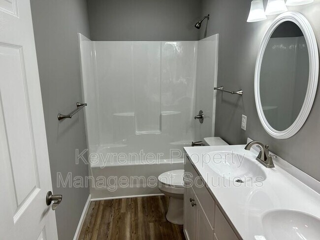 Building Photo - 905 Gardner St