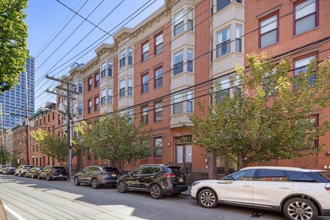 Building Photo - 231 1st St