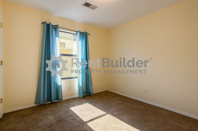 Building Photo - **WOW HOLIDAY SPECIAL PRICING**