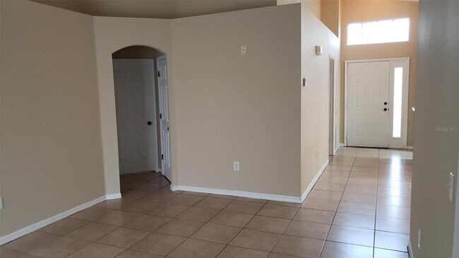 Building Photo - 636 Majesty Dr