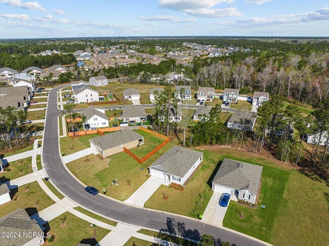 Building Photo - 1561 Pleasant Holw Ct SE