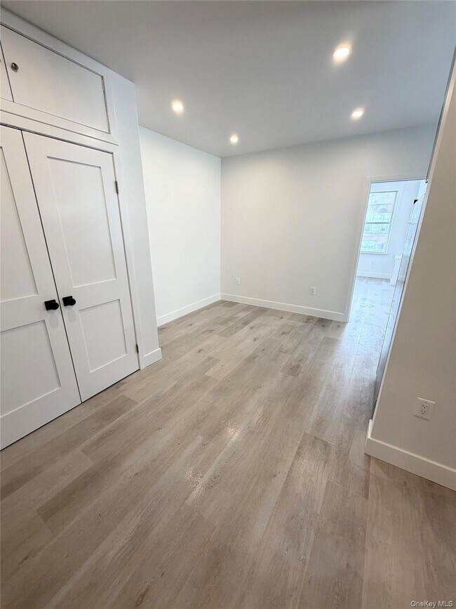 Building Photo - 18 Bay 22nd St