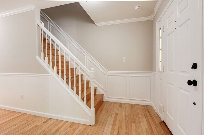 Building Photo - 3 Bedroom 2.5 Bath SFH in Fairfax for Rent!