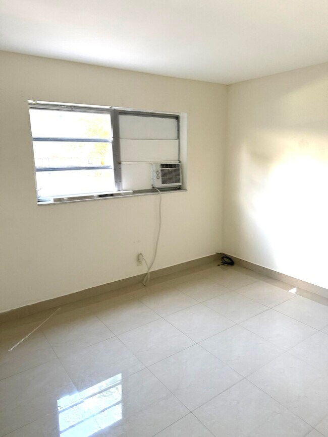 Building Photo - 1111 N Federal Hwy