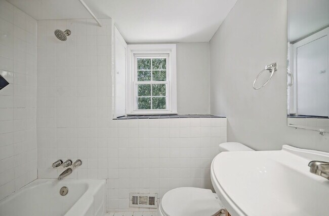 Building Photo - RARE FIND-4 BEDROOMS, 2 BATHROOMS, FENCED BACK YARD and GARAGE-PETS!!