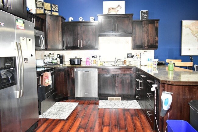 Building Photo - 4737 35th Ave S