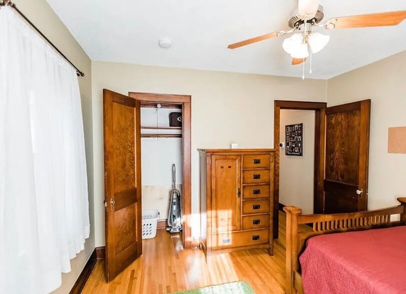 Building Photo - 920 6th Ave SE