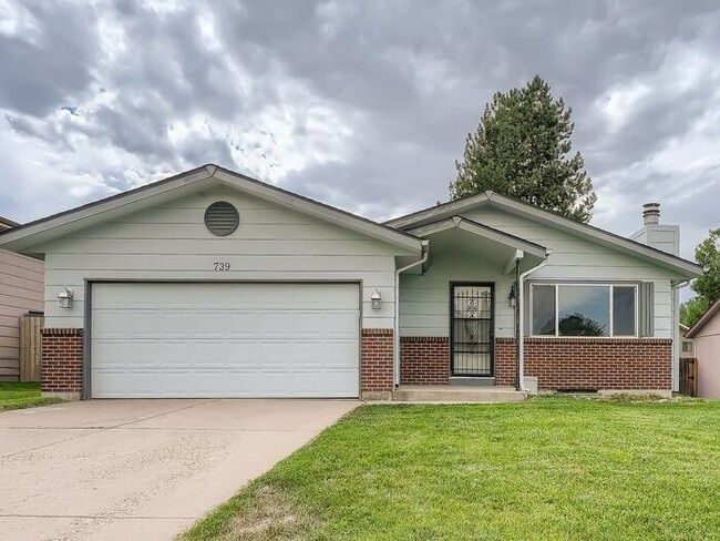 Building Photo - 3 Bedroom/2 Bathroom Ranch Home with 2 car...
