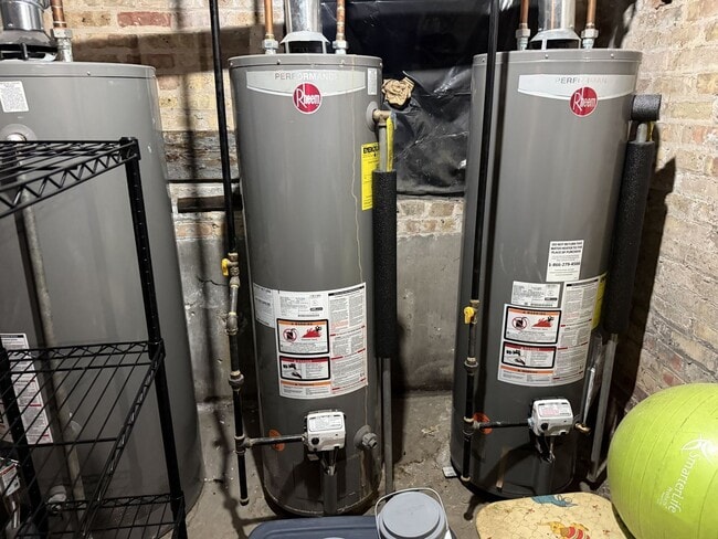 Building Photo - 4207 N Sawyer Ave