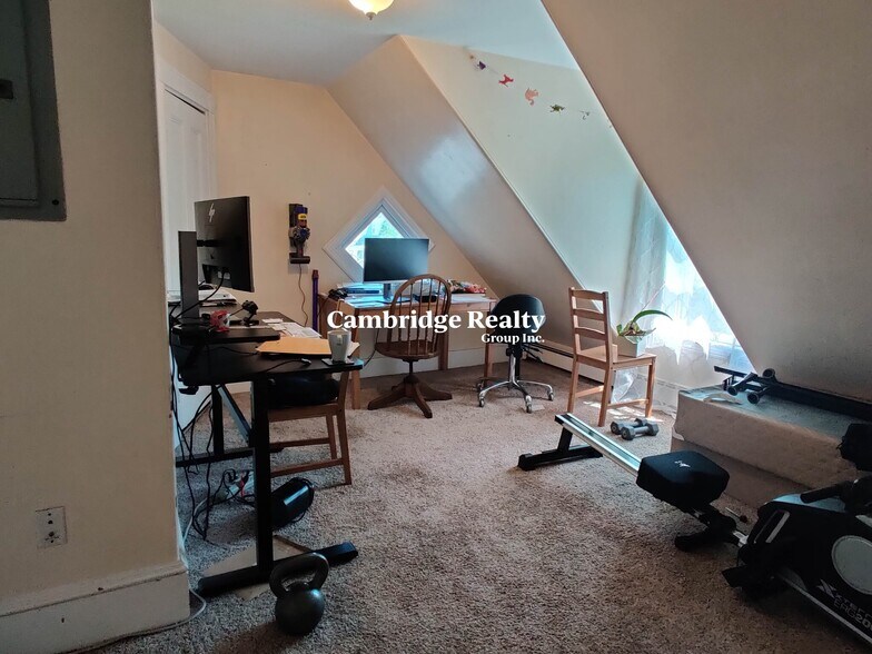 Building Photo - 1539 Cambridge St