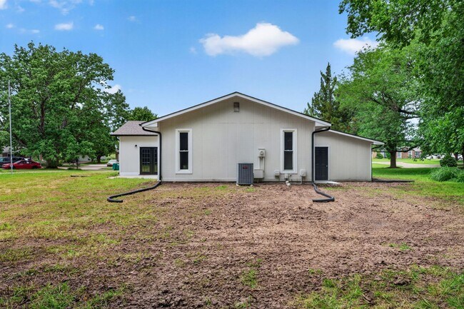 Building Photo - Italian Estates Property Management