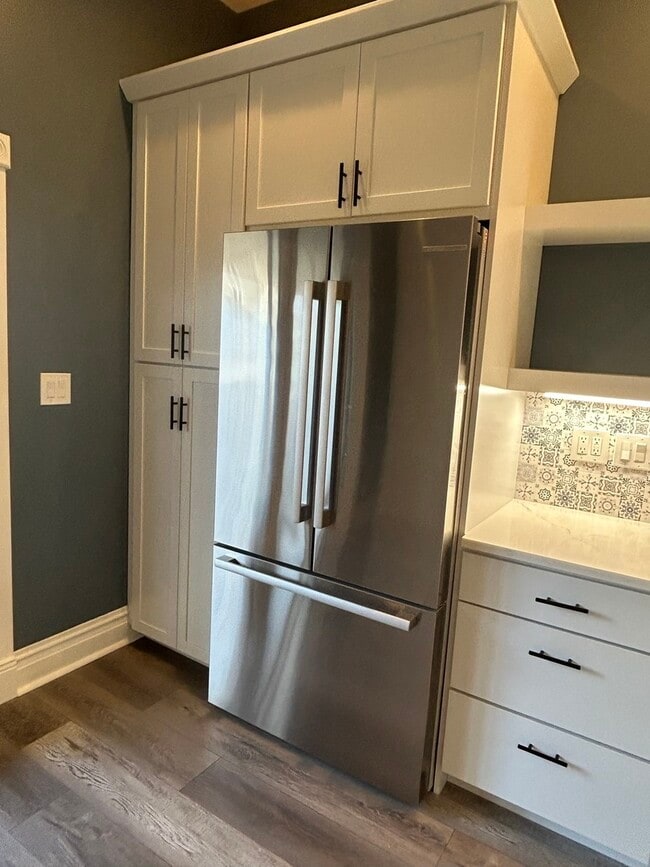 Building Photo - 1926 W Warner Ave