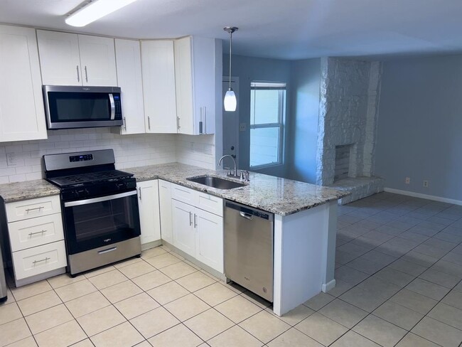 Building Photo - 9703 Roxanna Dr