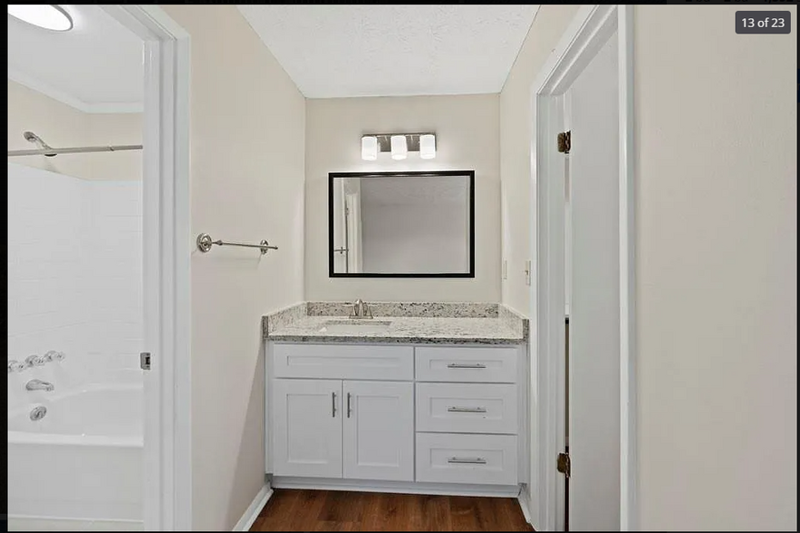 Master Bedroom - 601 Park Ridge Cir