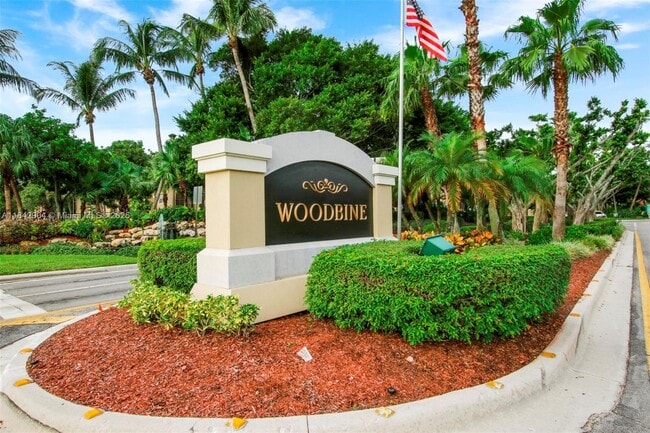 Building Photo - 6047 Seminole Gardens Cir
