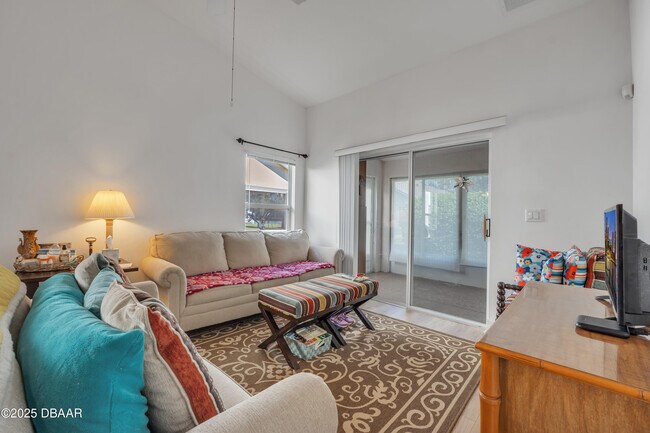 Building Photo - 1412 Coconut Palm Cir