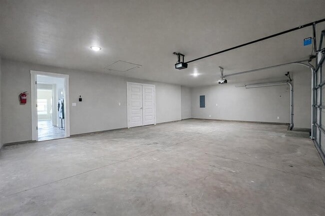 Building Photo - 2184 Hilltop Ln