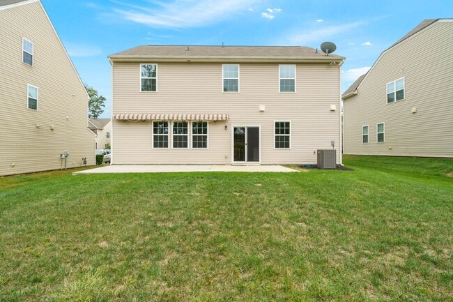 Building Photo - Beautiful spacious Home in Berewick community in Steel Creek Fence in Yard