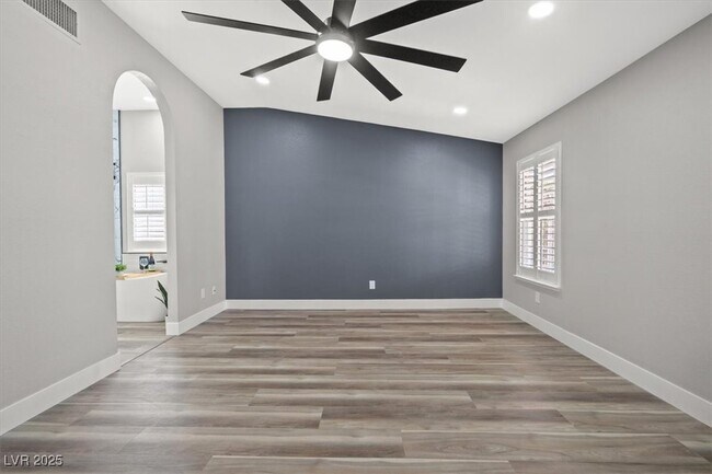 Building Photo - 5005 Cliffrose Dr