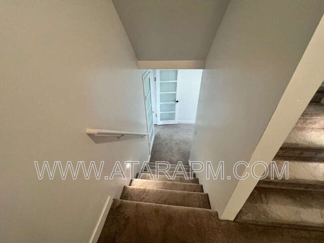 Building Photo - 1754 Oakwood Ln