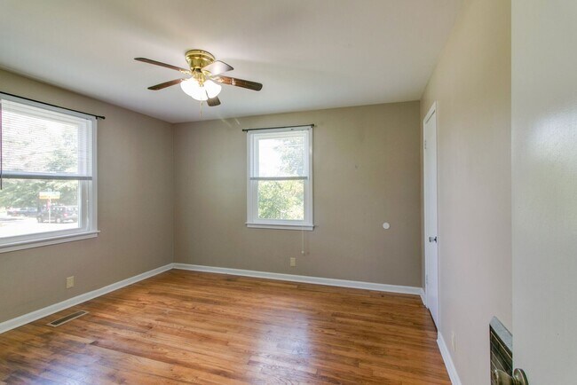 Building Photo - 430 Kelly Ln